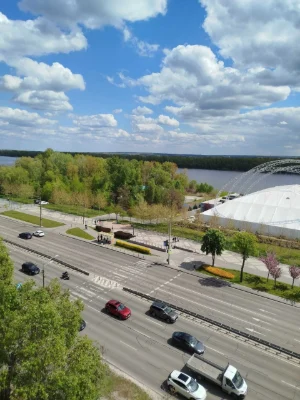 Продам  простору  54м2 2х к.кв. на жм Перемога - 2