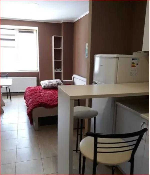 Selling 1 room studio apartment in an industrial area.