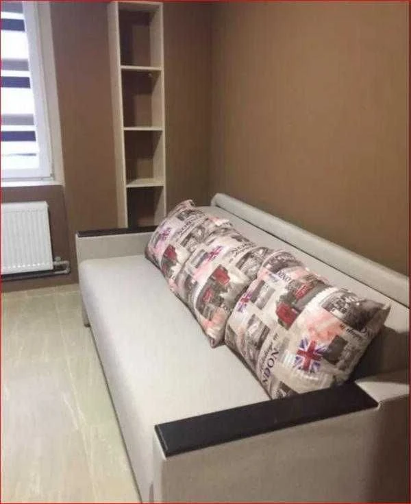 Selling 1 room studio apartment in an industrial area.