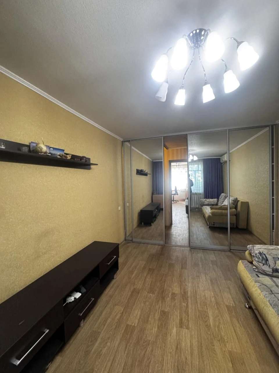Продам 2 кім.кв.проспект Богдана Хмельницького,Тітова