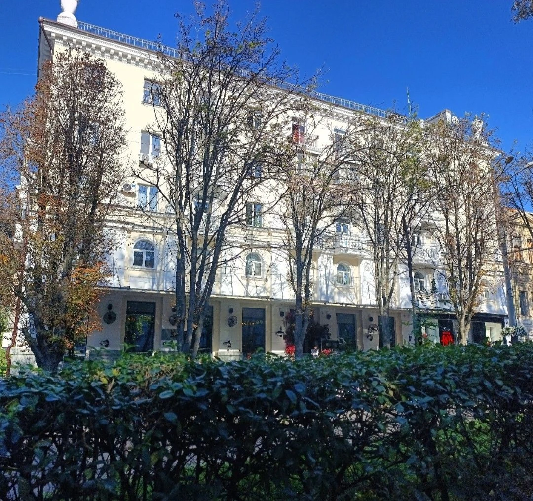 Продам 2 кімнатну квартиру 65 метрів сталінка Нагірний / Цен