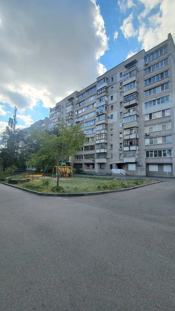 Продам 1-комнатную квартиру в кирпичном доме.
