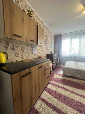 Продам 1 кімнатну  квартиру с ремонтом пр. Поля (Кірова) Пар