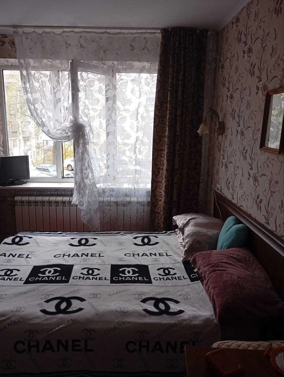 Продам 1 кімнатну  квартиру с ремонтом пр. Поля (Кірова) Пар