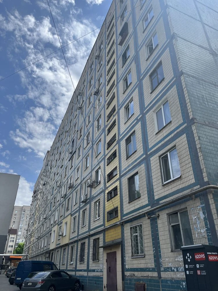 Продам 1 кімнатну  квартиру с ремонтом пр. Поля (Кірова) Пар