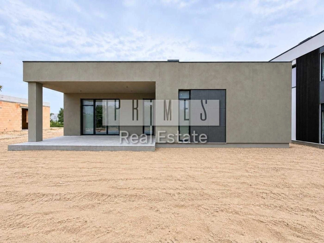 Sale of a house in a gated community in O