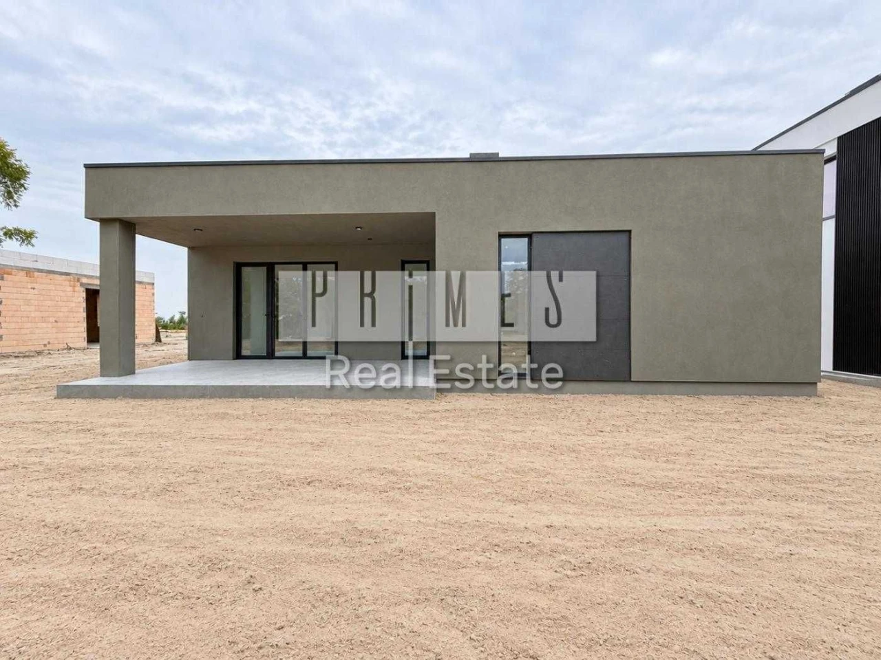 Sale of a house in a gated community in O