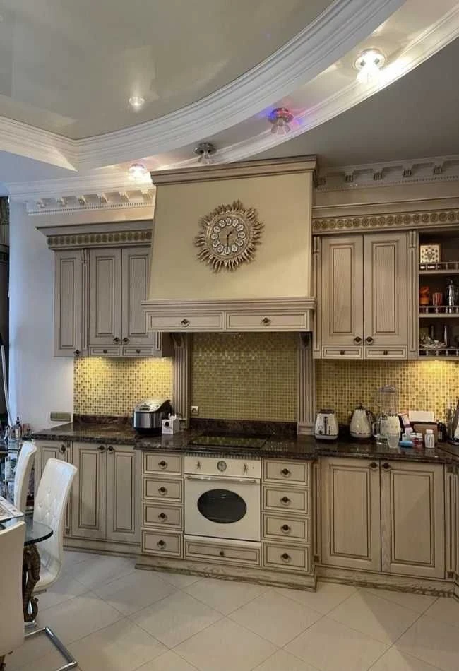 Baz-05 Продам 3-х кімнатну квартиру в елітному комплексі біл