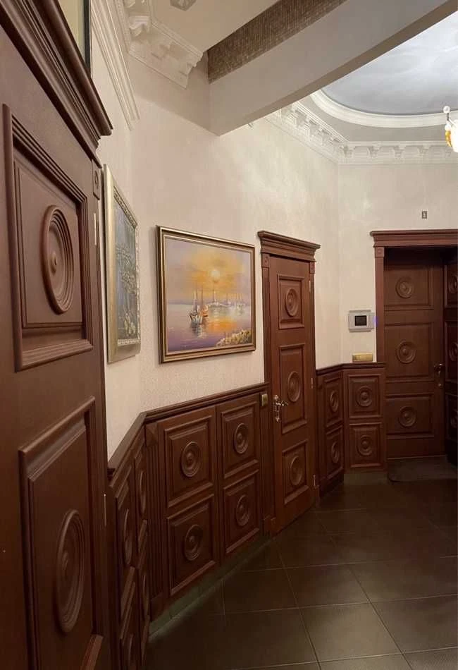Baz-05 Продам 3-х кімнатну квартиру в елітному комплексі біл