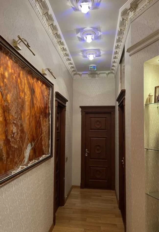 Baz-05 Продам 3-х кімнатну квартиру в елітному комплексі біл