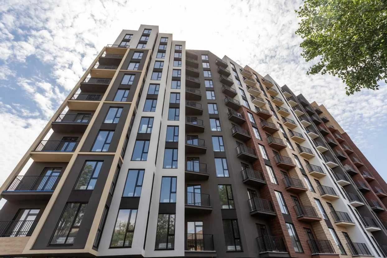 For sale, one-bedroom apartment measuring 44 m² in the residential complex "Ittaka". 7th