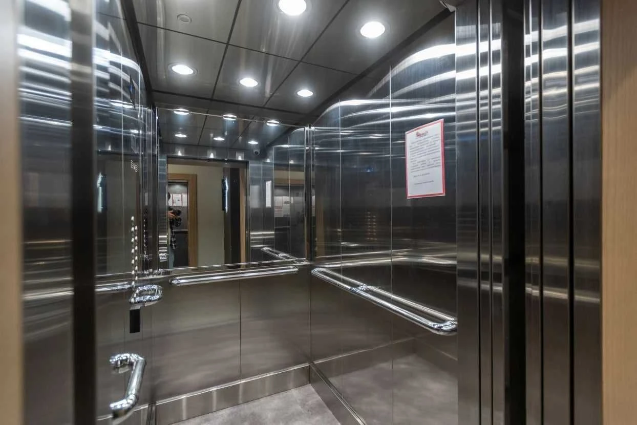 For sale, one-bedroom apartment measuring 44 m² in the residential complex "Ittaka". 7th