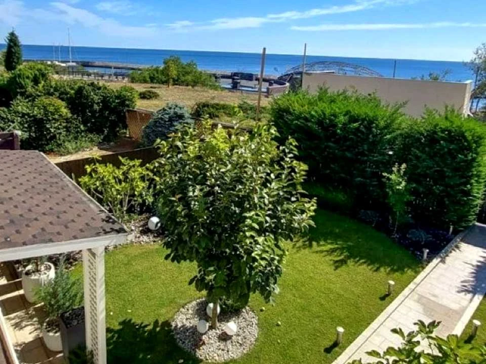 Cottage. Odesa, Novoberehova st.