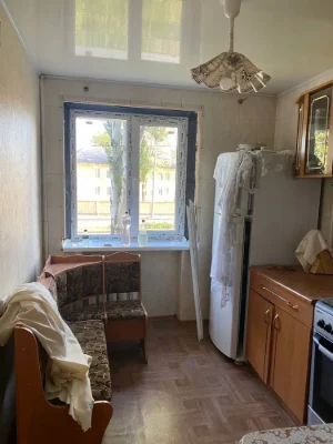 Selling a 3-room apartment on the 2nd floor in a brick building