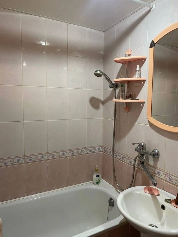 Selling a 3-room apartment on the 2nd floor in a brick building