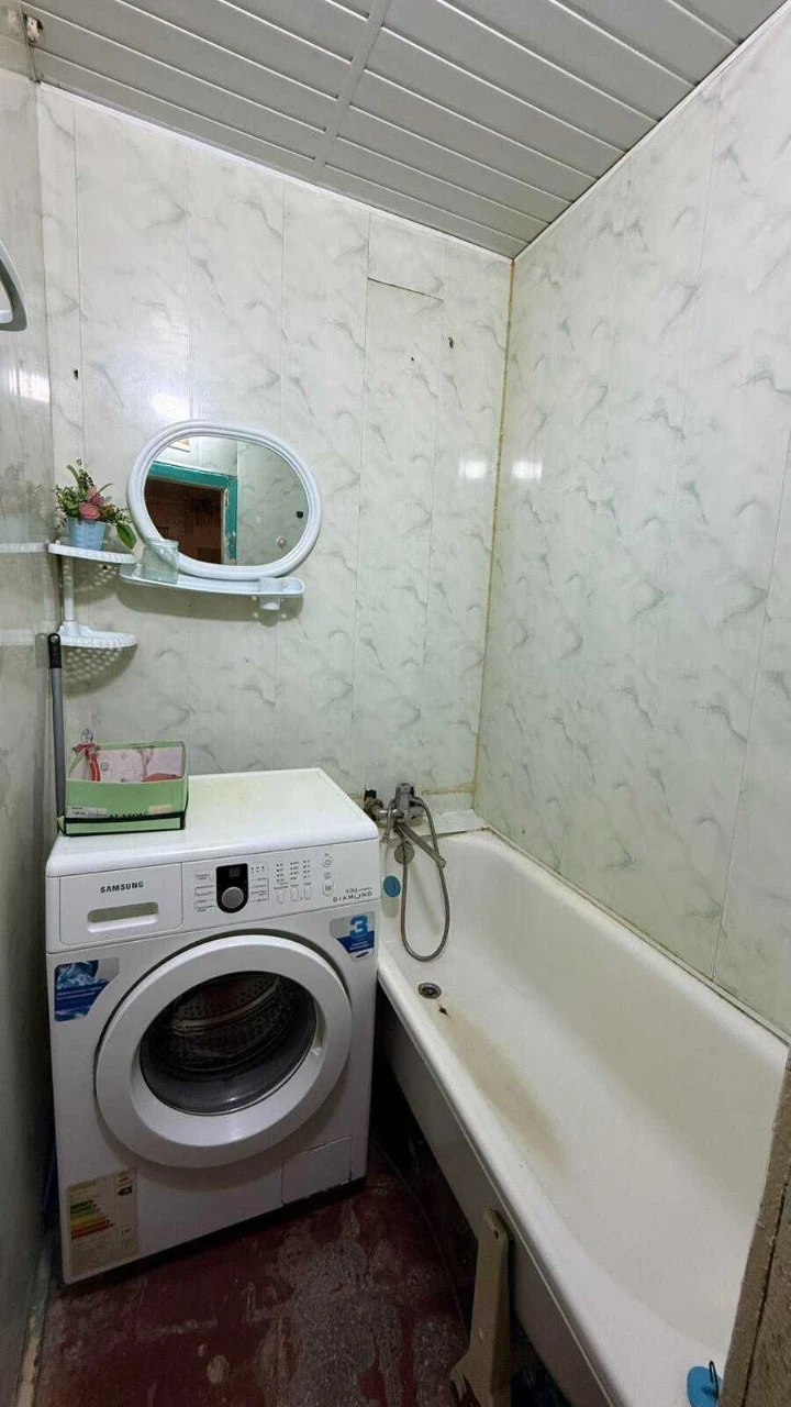Продається 2-кімнатна квартира, 52 кв.м., 1 поверх, Алмазний