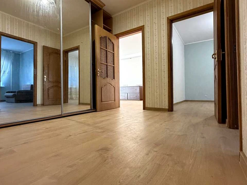 Квартира. Миколи Закревського, 1