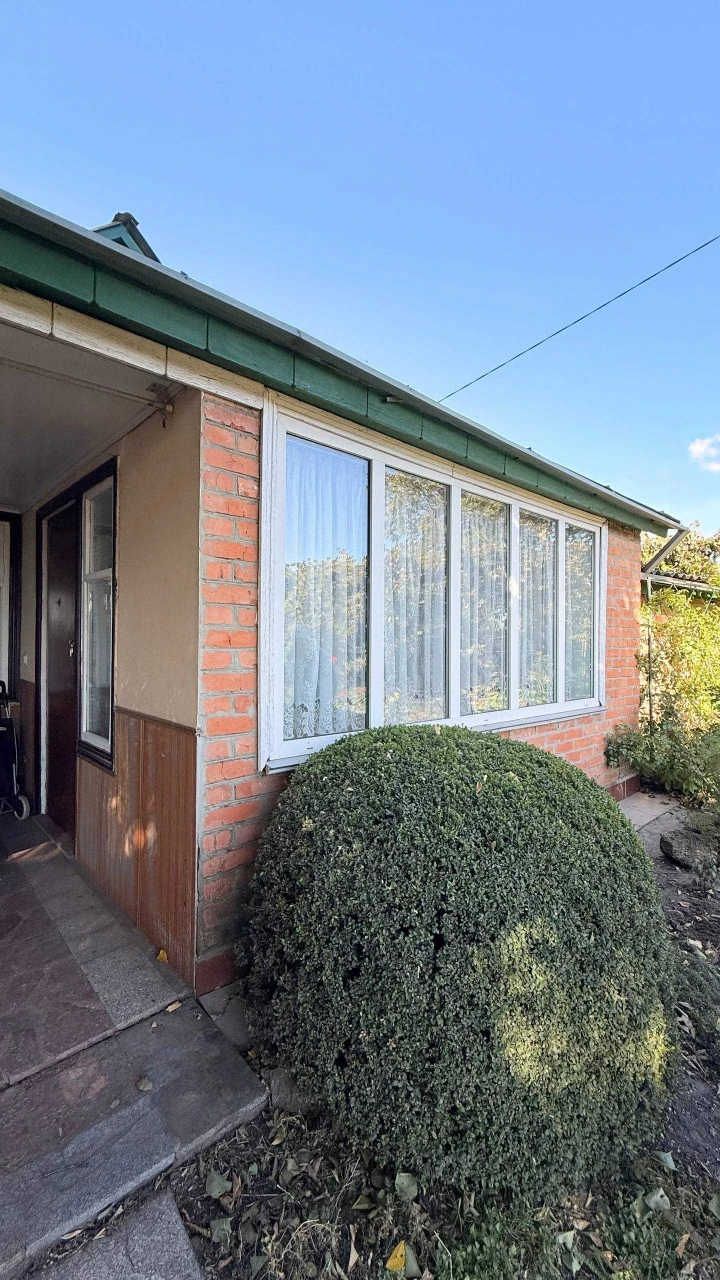 Sale of a house in the suburbs