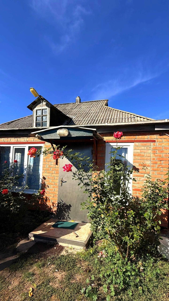Sale of a house in the suburbs