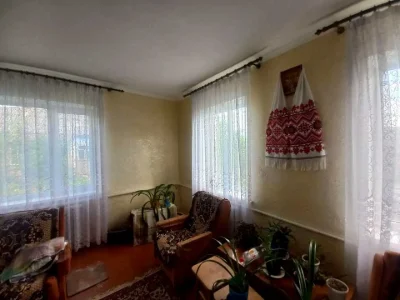 House. Novydvirska Street, Riven