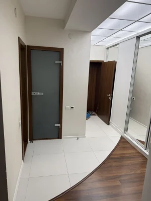 3-кімнатна велика квартира в престижному будинку в центрі міста