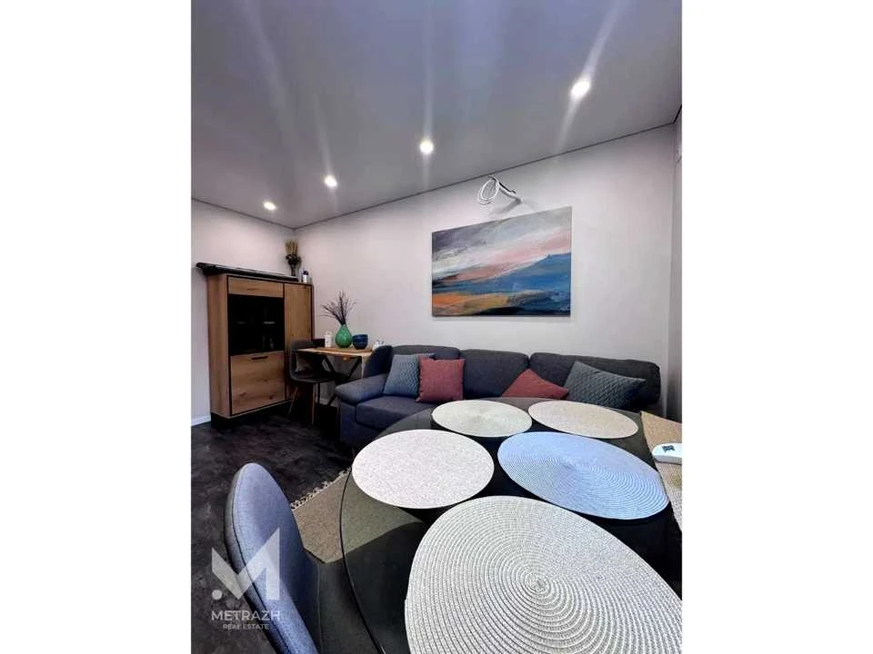 Apartment. Naukі просп.