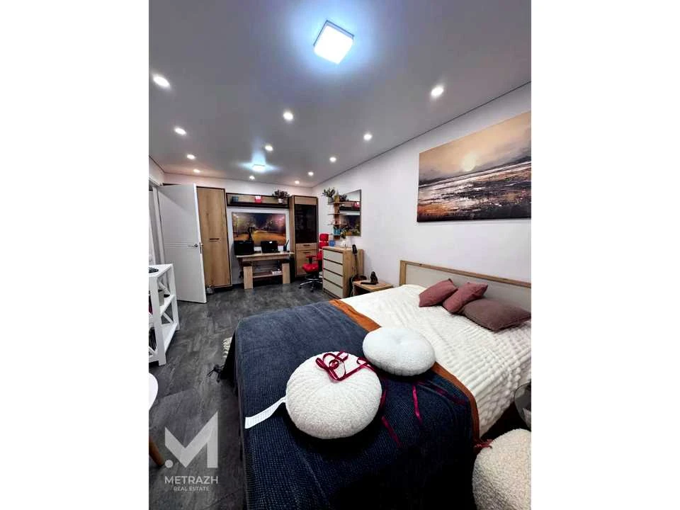 Apartment. Naukі просп.