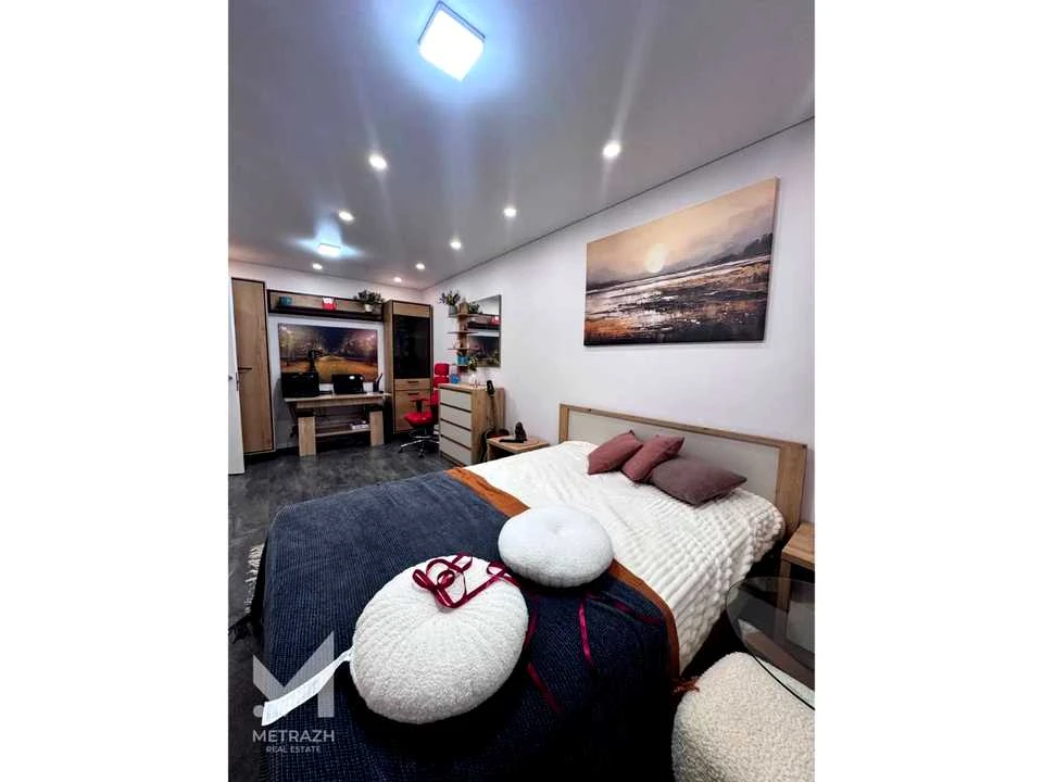 Apartment. Naukі просп.