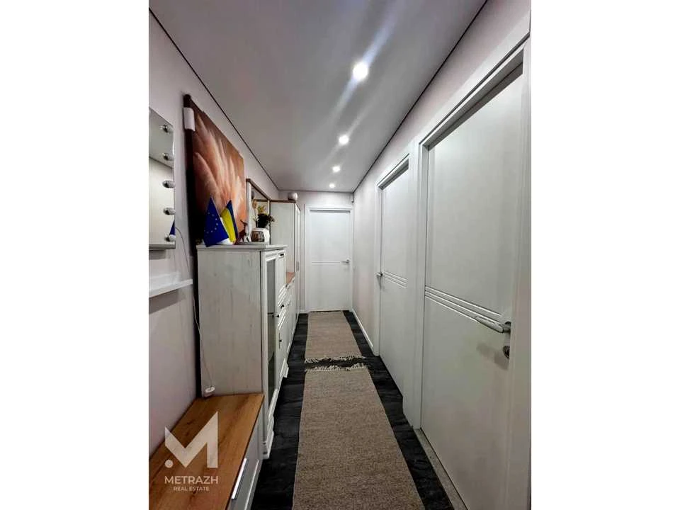 Apartment. Naukі просп.