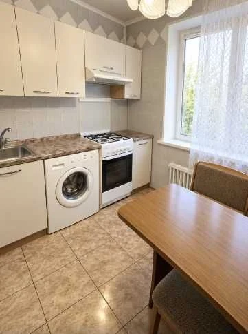 For Sale 3-room apartment Poltavsky Shliakh, metro Kholodnaya Hora.