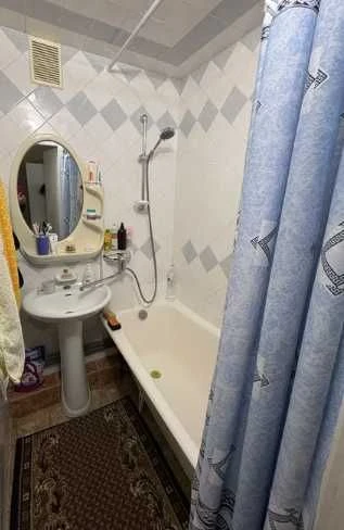 Продається 3-кімнатна квартира, Полтавський шлях, метро "Холодна гора".