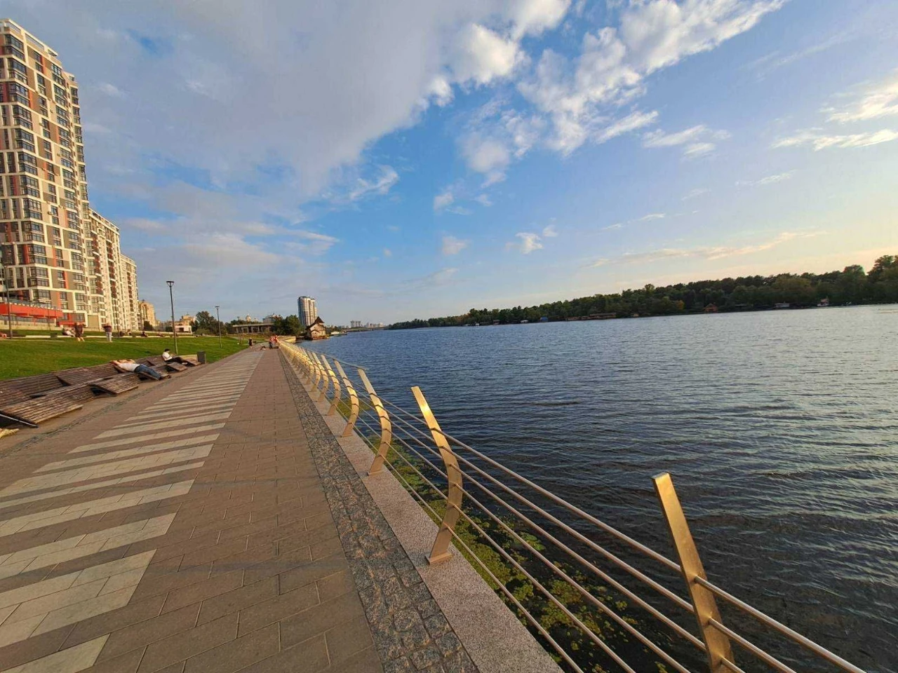 Sale of Smart Apartment in Rusanivska Havian Mikolskya Slob