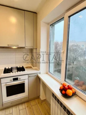 Квартира з газом Лаврська 4а, 64 м2