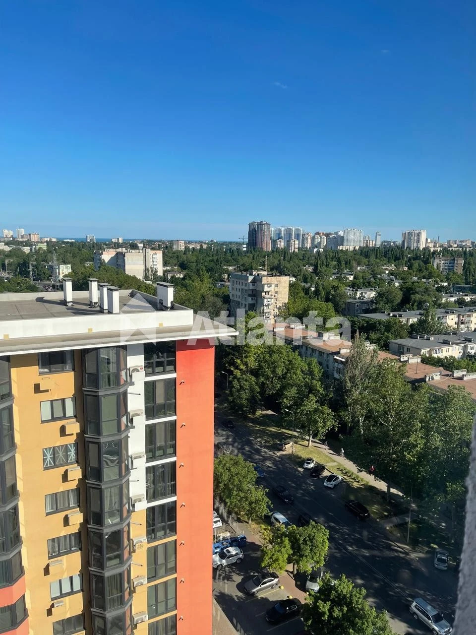 Квартира с подземним паркингом в ЖК Эталон