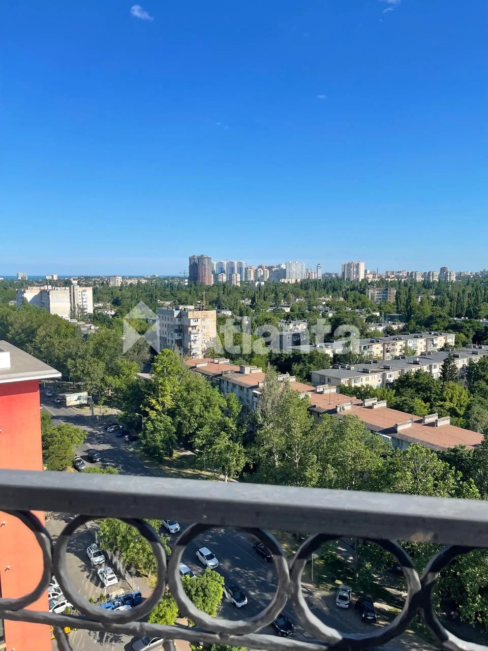 Квартира с подземним паркингом в ЖК Эталон