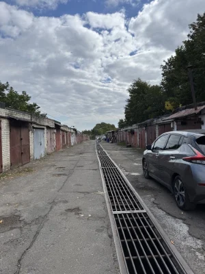 Продається гараж в кооперативі по вул. Єрошенка