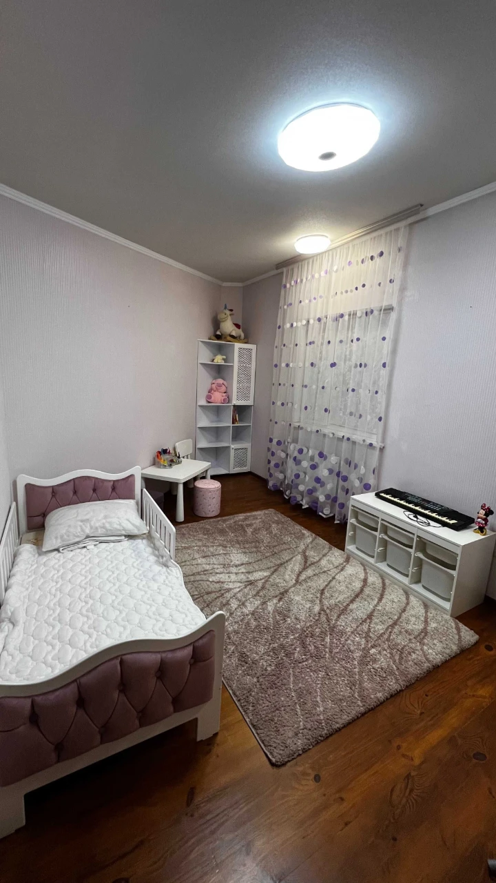 Detached house for sale in Dnipro with pool and sauna