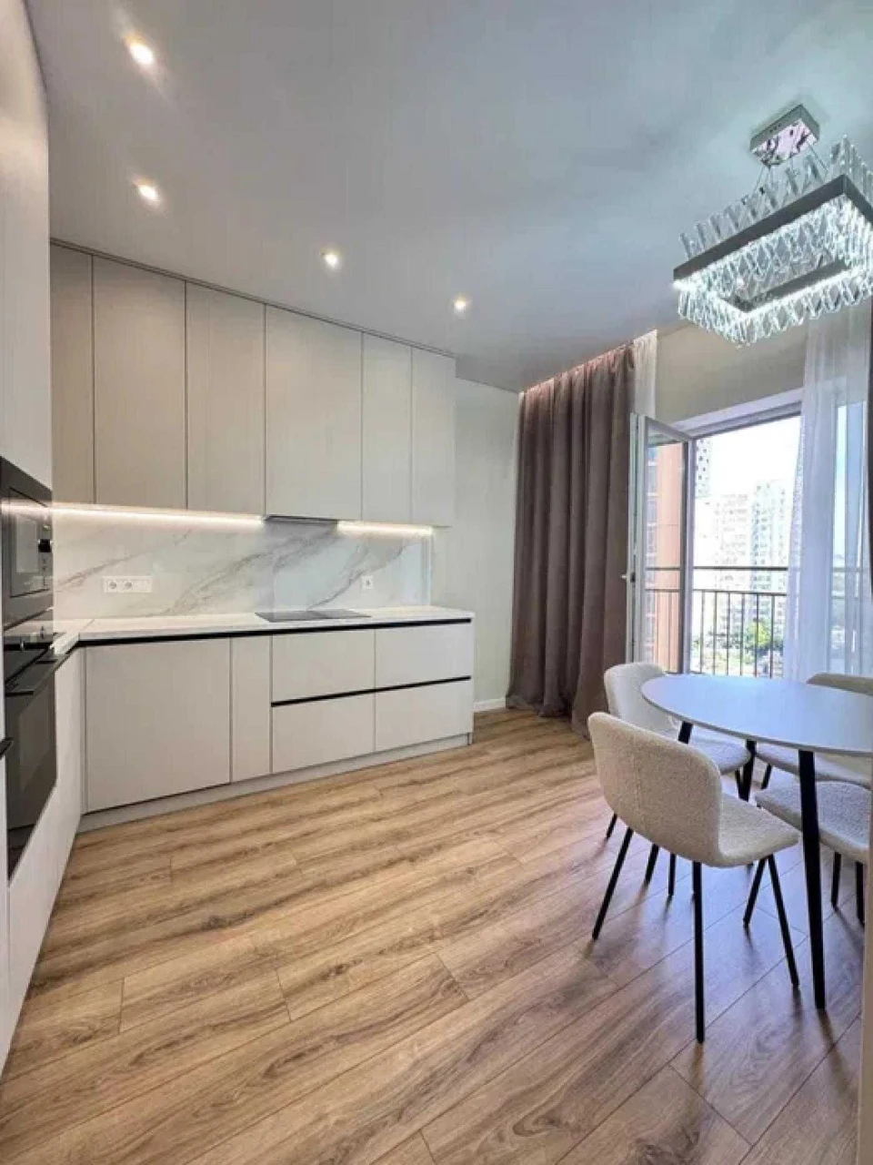 65 Перлина | 43 м² | Після ремонта | Балкон | Вид на ипподром