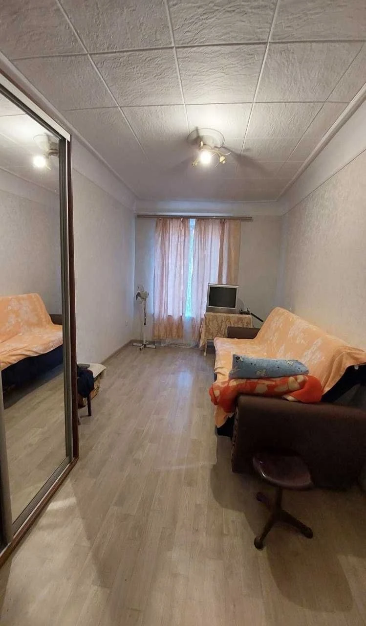 Продається 1-комнатная квартира с большой кухней в Центре