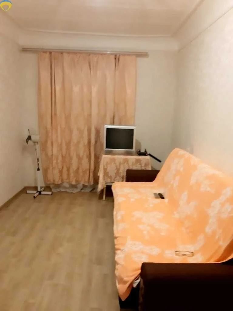 Продається 1-комнатная квартира с большой кухней в Центре