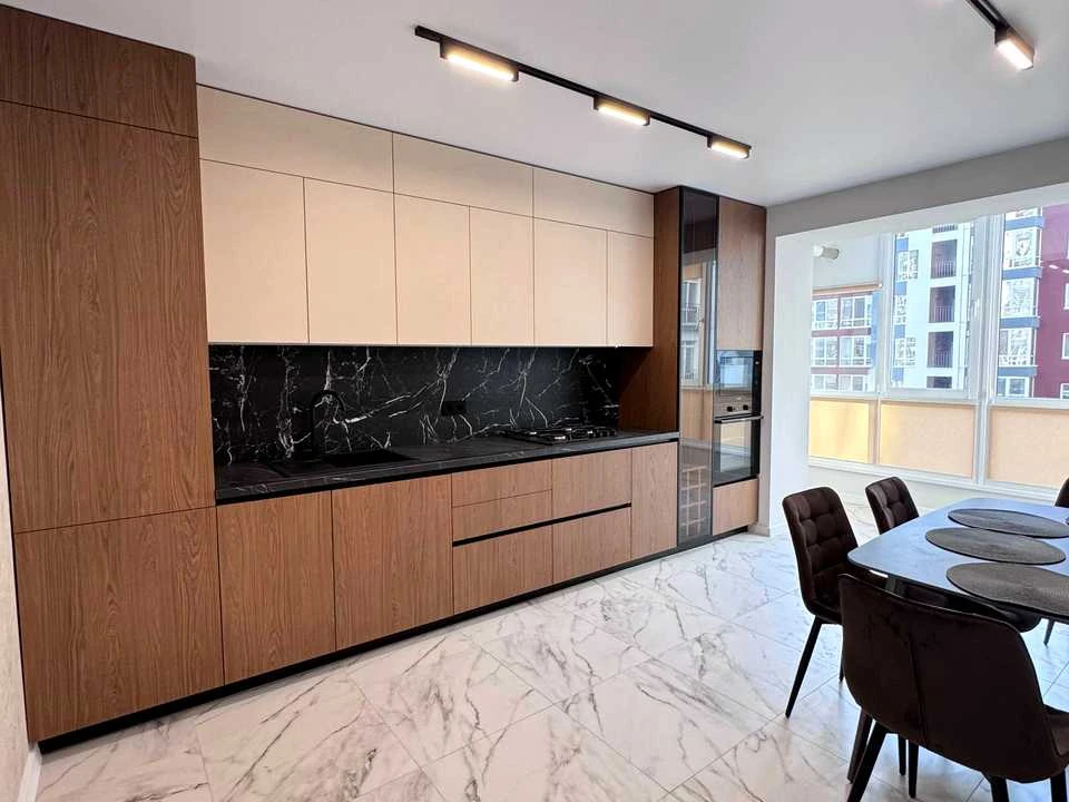 Apartment. Ivano-Frankivsk, Knıhınyın Street