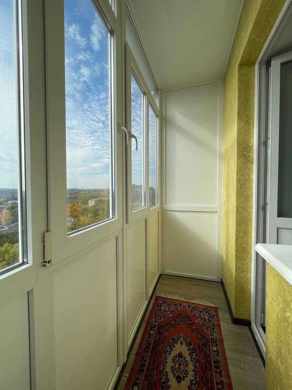 Sale of a luxurious 3-room apartment on Vokzalnaya Street