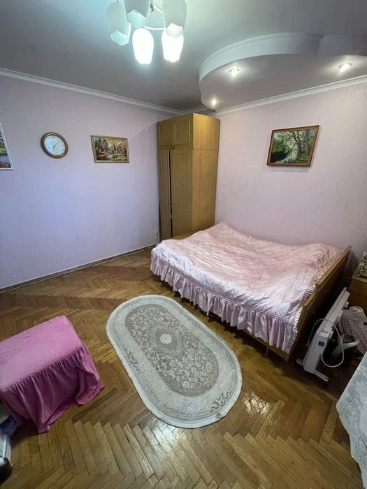 For sale 3-room apartment on Beresteyskyi Ave. 39, KPI