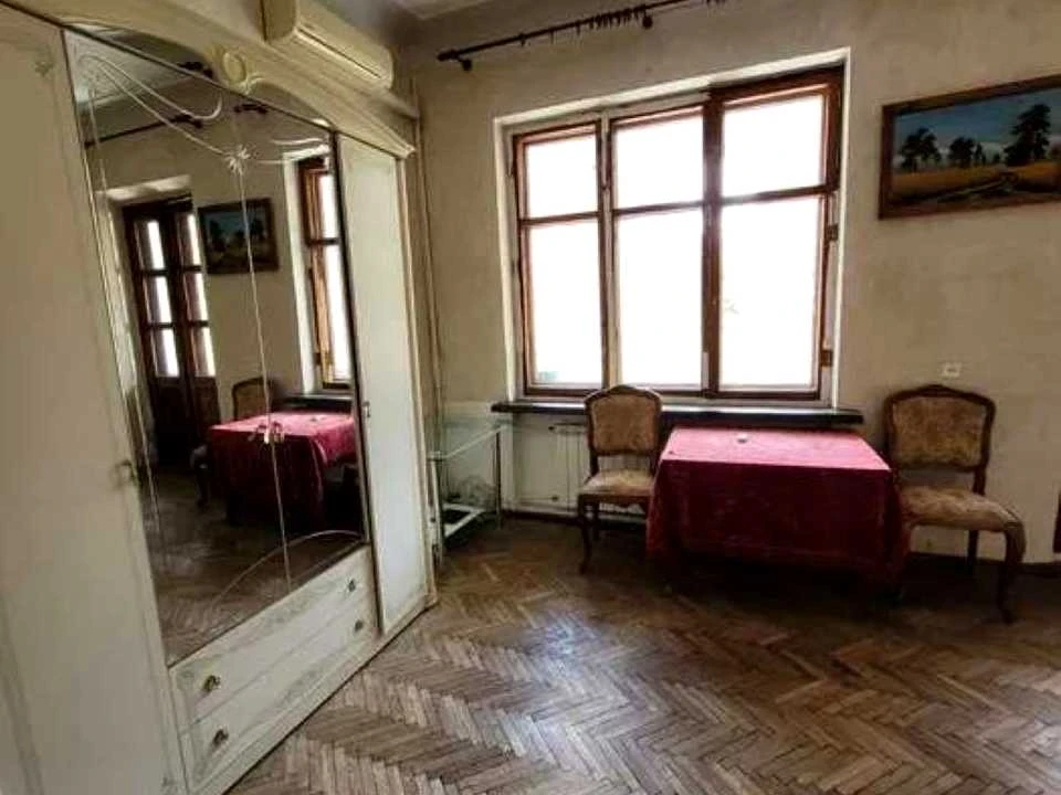 Квартира. Киев, Волоская улица.