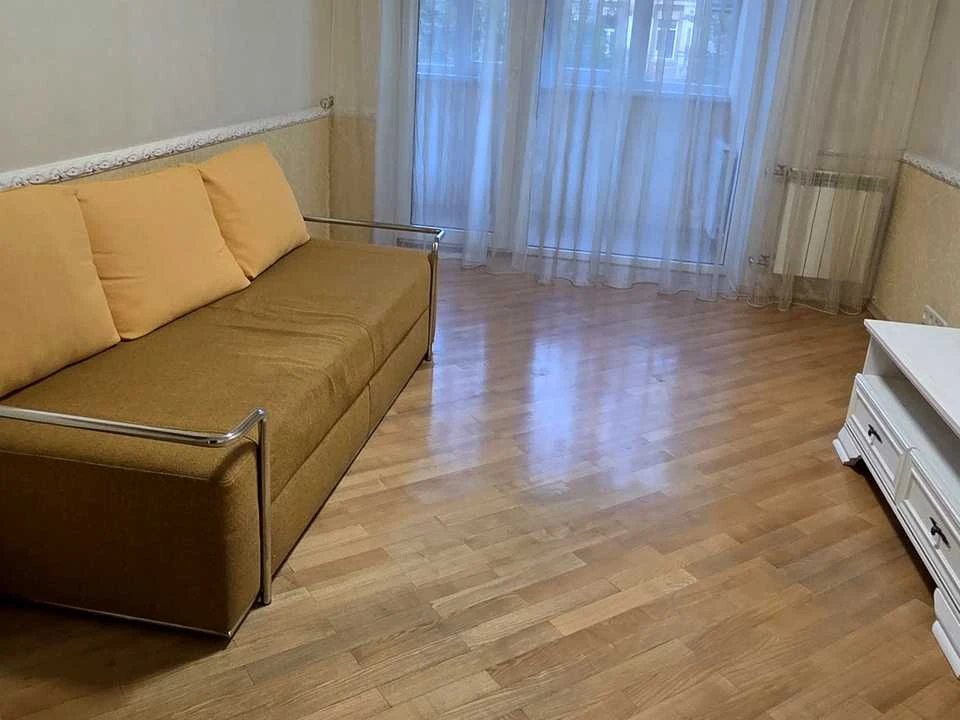 Apartment. Kyiv, Mezhigirska st.