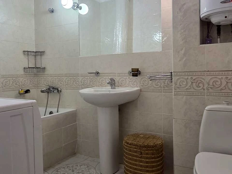 Apartment. Kyiv, Mezhigirska st.