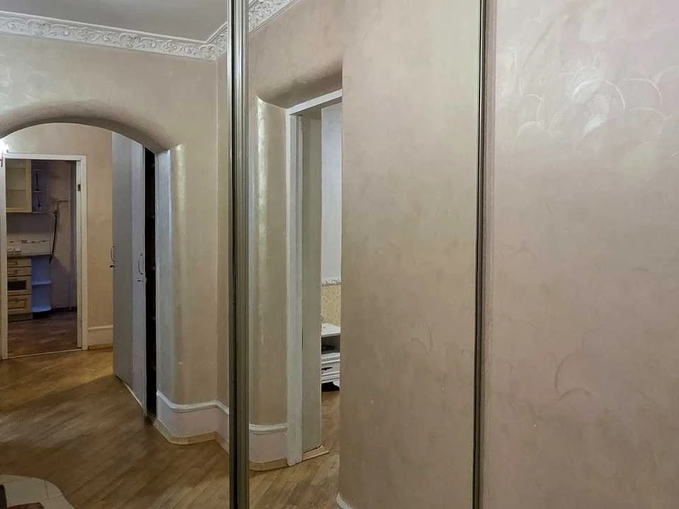 Apartment. Kyiv, Mezhigirska st.