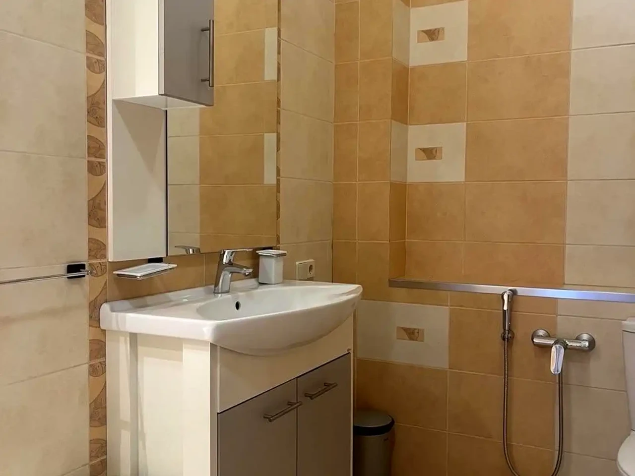 Rent 2-room apartment 65 m² on the 10th floor.