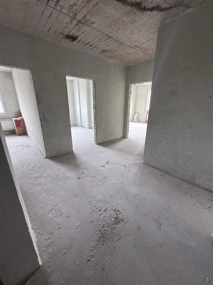 Sale of a 3-room apartment on Kruhla Street (Round)
