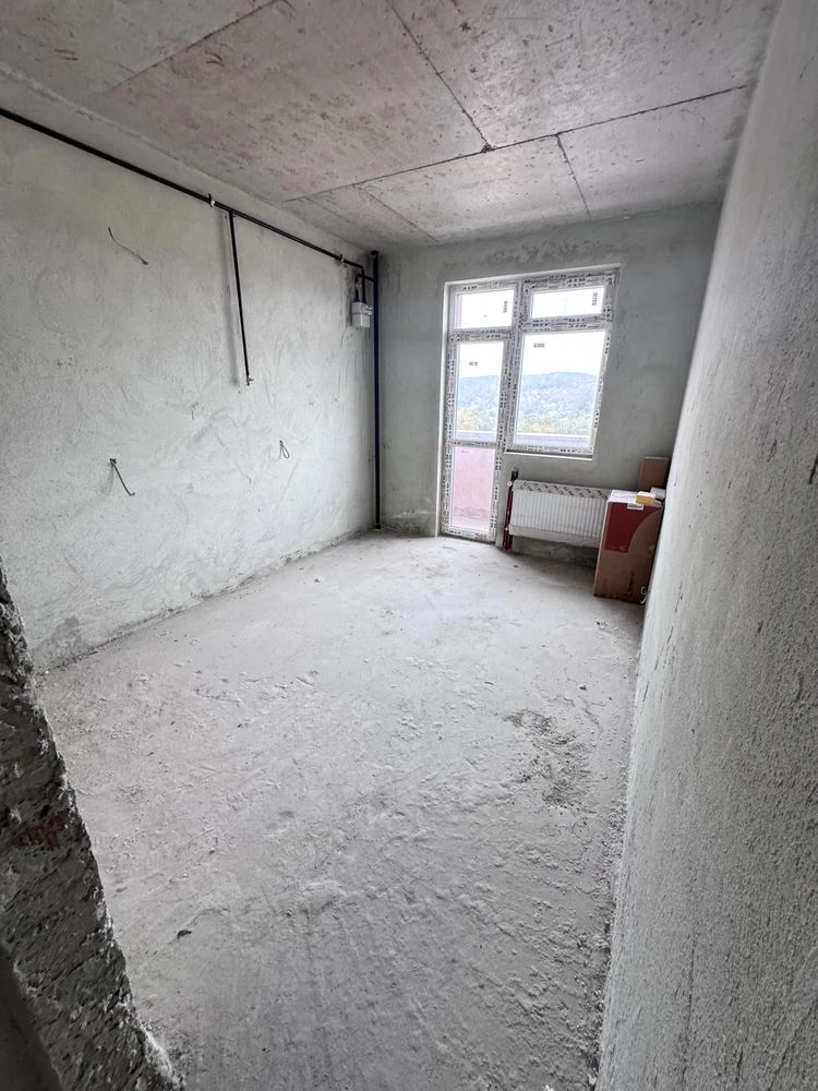 Sale of a 3-room apartment on Kruhla Street (Round)